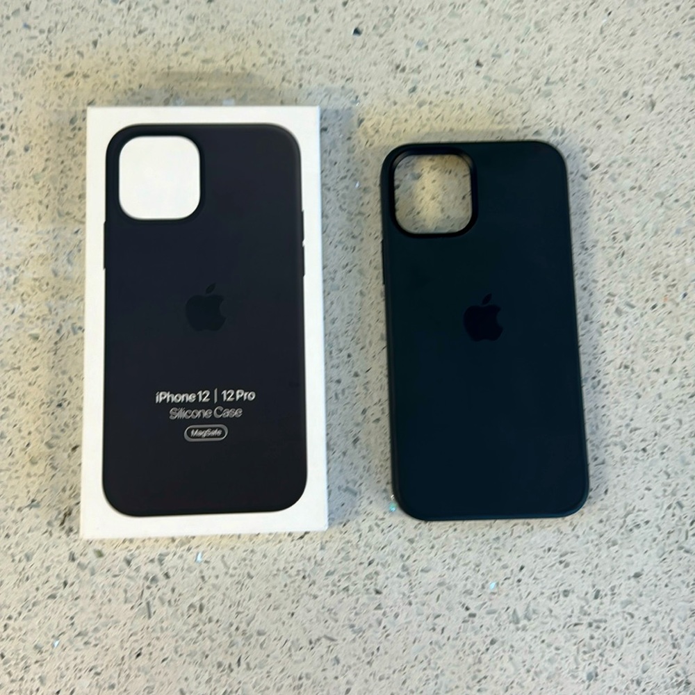 Apple iPhone 12 Pro MagSafe case